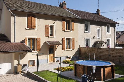 Habitation à quatre logements. Façade ouest. © Région Bourgogne-Franche-Comté, Inventaire du patrimoine Habitation à quatre logements. Façade ouest. © Région Bourgogne-Franche-Comté, Inventaire du patrimoine