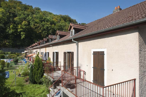 Caserne F. Vue rapprochée de la façade postérieure. © Région Bourgogne-Franche-Comté, Inventaire du patrimoine