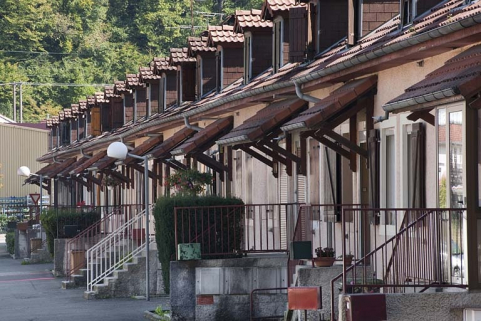 Caserne G. Façade antérieure vue de trois quarts. © Région Bourgogne-Franche-Comté, Inventaire du patrimoine