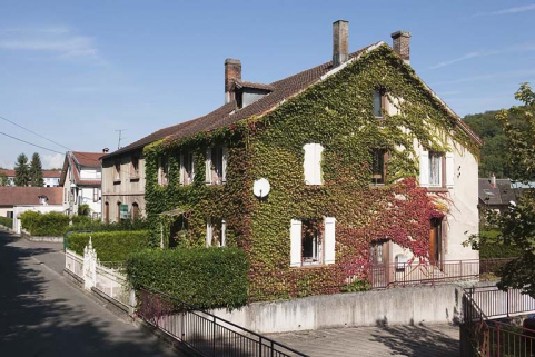 Vue depuis le sud. Au premier plan, les logements. © Région Bourgogne-Franche-Comté, Inventaire du patrimoine Vue depuis le sud. Au premier plan, les logements. © Région Bourgogne-Franche-Comté, Inventaire du patrimoine