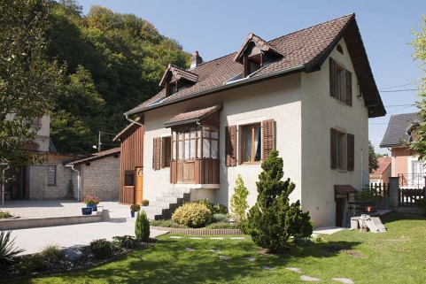 Maison individuelle rue du Cercle. Vue de trois quarts arrière. © Région Bourgogne-Franche-Comté, Inventaire du patrimoine