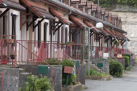 Caserne F. Vue rapprochée de la façade antérieure depuis le nord-est. © Région Bourgogne-Franche-Comté, Inventaire du patrimoine