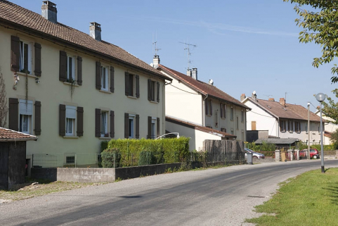 Vue d'ensemble depuis la rue du canal. © Région Bourgogne-Franche-Comté, Inventaire du patrimoine Vue d'ensemble depuis la rue du canal. © Région Bourgogne-Franche-Comté, Inventaire du patrimoine
