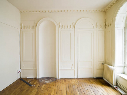 Logis principal, intérieur, salle à manger : détail du mur avec la niche du poêle. © Région Bourgogne-Franche-Comté, Inventaire du Patrimoine