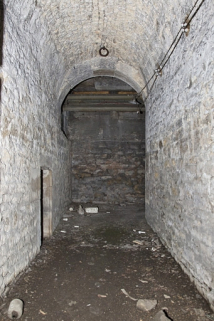 Sous-sol : détail d'un couloir voûté en berceau. © Région Bourgogne-Franche-Comté, Inventaire du Patrimoine