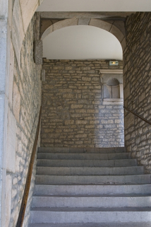 Intérieur : détail de la première volée de l'escalier. © Région Bourgogne-Franche-Comté, Inventaire du Patrimoine