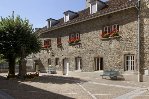 Aile droite sur cour, de trois quarts droit. © Région Bourgogne-Franche-Comté, Inventaire du Patrimoine