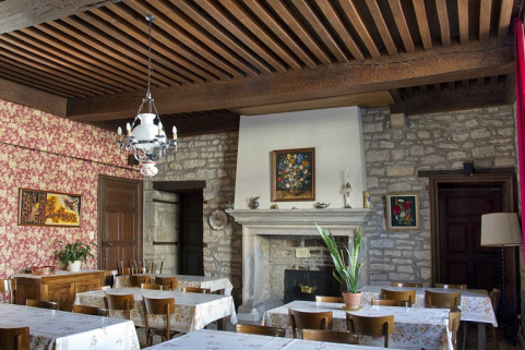 Logis principal, intérieur : vue d'ensemble de la cheminée d'une pièce du rez-de-chaussée. © Région Bourgogne-Franche-Comté, Inventaire du Patrimoine