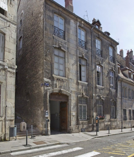 Vue d'ensemble depuis la rue, de trois quarts gauche. © Région Bourgogne-Franche-Comté, Inventaire du Patrimoine