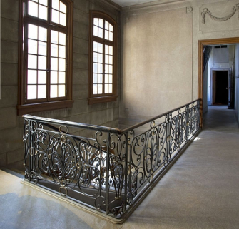 Logis principal : détail de la rampe en ferronnerie de l'escalier. © Région Bourgogne-Franche-Comté, Inventaire du Patrimoine