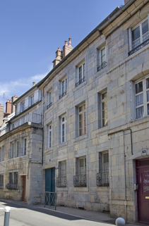 Vue d'ensemble depuis la rue, de trois quarts droit. © Région Bourgogne-Franche-Comté, Inventaire du Patrimoine