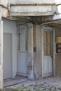 Façade postérieure du premier logis secondaire, vestiges supposés d'un portique : détail d'un pilier. © Région Bourgogne-Franche-Comté, Inventaire du Patrimoine