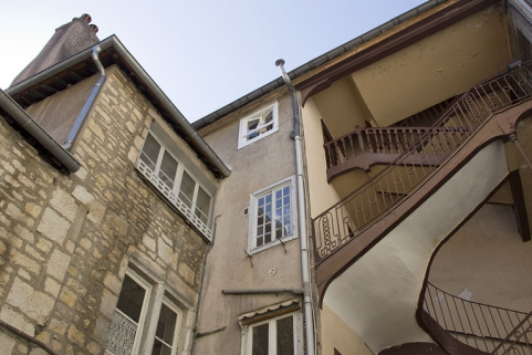 Logis secondaire et escalier à cage ouverte : détail des parties supérieures. © Région Bourgogne-Franche-Comté, Inventaire du Patrimoine
