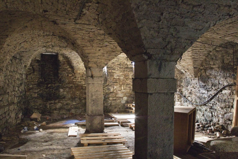 Logis principal : vue de la cave, depuis l'entrée. © Région Bourgogne-Franche-Comté, Inventaire du Patrimoine