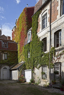 Vue d'ensemble du premier logis secondaire, de trois quarts droit. © Région Bourgogne-Franche-Comté, Inventaire du Patrimoine