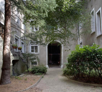 Logis principal, façade postérieure depuis le fond de la cour. © Région Bourgogne-Franche-Comté, Inventaire du Patrimoine