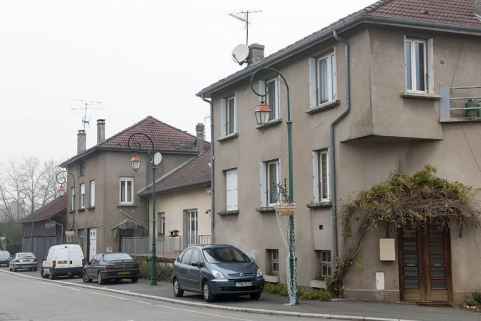 Vue d'ensemble des constructions le long de l'avenue de la Gare. © Région Bourgogne-Franche-Comté, Inventaire du patrimoine
