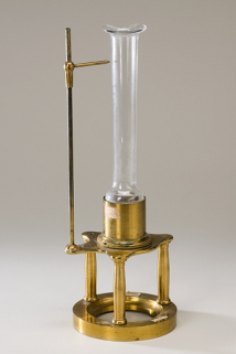 L'appareil, équipé du vase à collerette. © Région Bourgogne-Franche-Comté, Inventaire du patrimoine