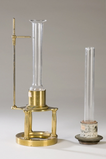 Appareil de Masson (étudié) et vase d'un deuxième appareil (disparu). © Région Bourgogne-Franche-Comté, Inventaire du patrimoine Appareil de Masson (étudié) et vase d'un deuxième appareil (disparu). © Région Bourgogne-Franche-Comté, Inventaire du patrimoine