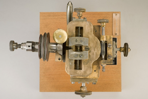 Face supérieure. © Région Bourgogne-Franche-Comté, Inventaire du patrimoine Face supérieure. © Région Bourgogne-Franche-Comté, Inventaire du patrimoine