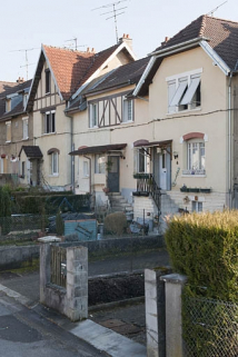 Cité du Congo. Façade antérieure vue de trois quarts. © Région Bourgogne-Franche-Comté, Inventaire du patrimoine