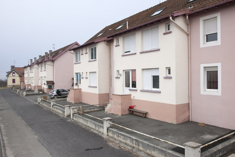 Immeubles d'habitation vus depuis l'est. © Région Bourgogne-Franche-Comté, Inventaire du patrimoine Immeubles d'habitation vus depuis l'est. © Région Bourgogne-Franche-Comté, Inventaire du patrimoine