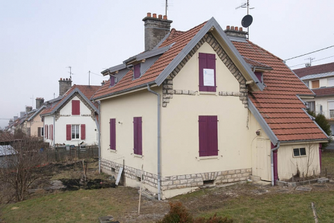 Façades sud des maisons jumelées impasse Bellevue. © Région Bourgogne-Franche-Comté, Inventaire du patrimoine Façades sud des maisons jumelées impasse Bellevue. © Région Bourgogne-Franche-Comté, Inventaire du patrimoine