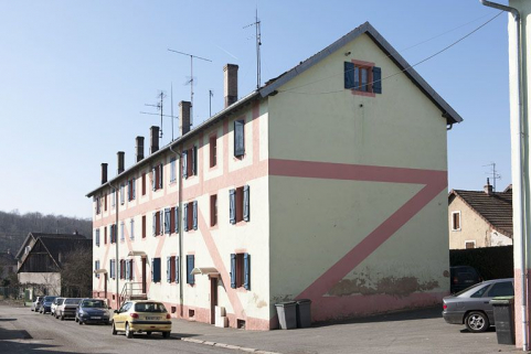 Immeuble de 18 logements. © Région Bourgogne-Franche-Comté, Inventaire du patrimoine Immeuble de 18 logements. © Région Bourgogne-Franche-Comté, Inventaire du patrimoine