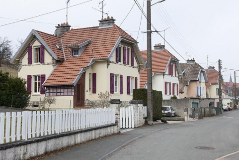 Vue d'ensemble depuis l'est. © Région Bourgogne-Franche-Comté, Inventaire du patrimoine Vue d'ensemble depuis l'est. © Région Bourgogne-Franche-Comté, Inventaire du patrimoine