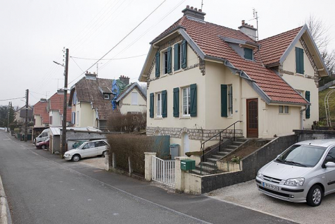 Vue d'ensemble depuis l'ouest. © Région Bourgogne-Franche-Comté, Inventaire du patrimoine Vue d'ensemble depuis l'ouest. © Région Bourgogne-Franche-Comté, Inventaire du patrimoine