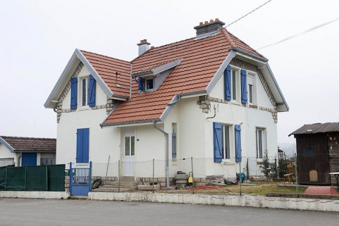 Maison jumelée. Vue de trois quarts © Région Bourgogne-Franche-Comté, Inventaire du patrimoine