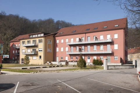 Façade postérieure des bâtiments sur rue (ateliers de fabrication et d'outillage, bureau d'études, service administratif). © Région Bourgogne-Franche-Comté, Inventaire du patrimoine