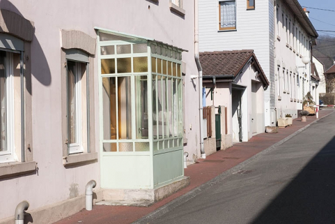 Façade sur rue d'une habitation à 8 logements. © Région Bourgogne-Franche-Comté, Inventaire du patrimoine