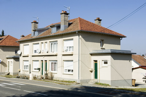Habitation des années 1950. Vue de trois quarts droite. © Région Bourgogne-Franche-Comté, Inventaire du patrimoine Habitation des années 1950. Vue de trois quarts droite. © Région Bourgogne-Franche-Comté, Inventaire du patrimoine
