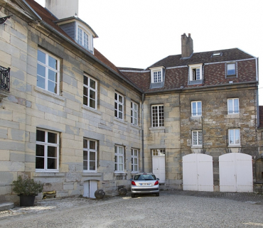 Aile droite sur cour, de trois quarts droit. © Région Bourgogne-Franche-Comté, Inventaire du Patrimoine