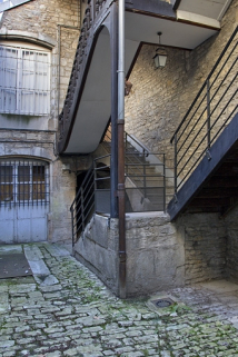 Vue d'ensemble de l'escalier à cage ouverte sur cour. © Région Bourgogne-Franche-Comté, Inventaire du Patrimoine