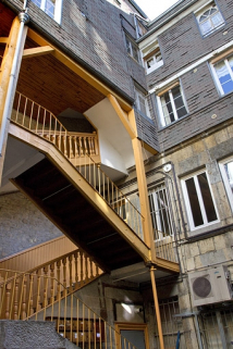 Vue d'ensemble de l'escalier à cage ouverte sur cour. © Région Bourgogne-Franche-Comté, Inventaire du Patrimoine