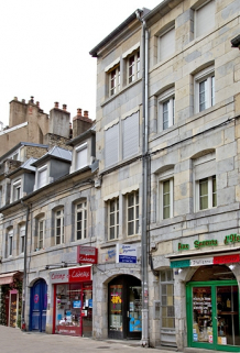 Vue d'ensemble du logis sur rue de trois quart droit. © Région Bourgogne-Franche-Comté, Inventaire du Patrimoine