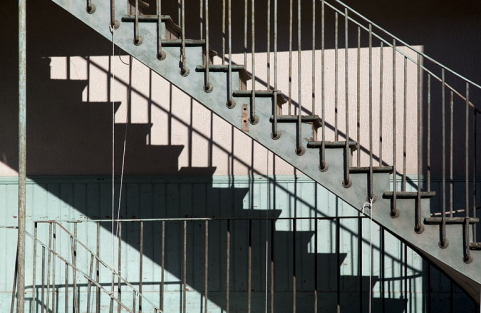 Détail de la rampe de l'escalier à cage ouverte depuis une maison voisine. © Région Bourgogne-Franche-Comté, Inventaire du Patrimoine