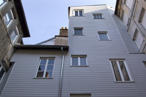 Détail de la paroi extérieure de la cage d'escalier. © Région Bourgogne-Franche-Comté, Inventaire du Patrimoine
