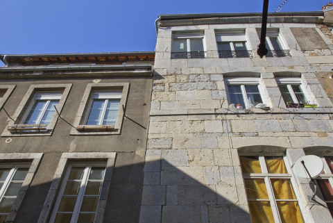 Deuxième logis secondaire : détail de la partie supérieure de la façade postérieure. © Région Bourgogne-Franche-Comté, Inventaire du Patrimoine