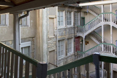 Vue de la première cour. © Région Bourgogne-Franche-Comté, Inventaire du Patrimoine
