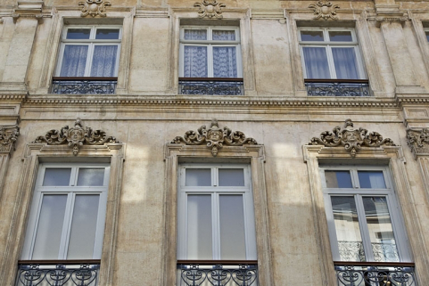 Façade antérieure : vue d'une partie du deuxième et du troisième étage. © Région Bourgogne-Franche-Comté, Inventaire du Patrimoine