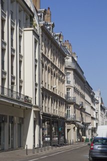 Vue d'ensemble éloignée de la façade donnant sur la rue Proudhon. © Région Bourgogne-Franche-Comté, Inventaire du Patrimoine
