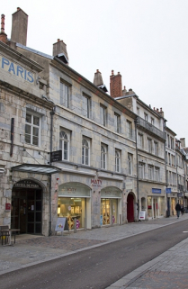 Vue d'ensemble du logis principal depuis la rue, de trois quarts gauche. © Région Bourgogne-Franche-Comté, Inventaire du Patrimoine