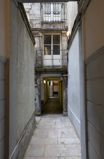 Logis secondaire : vue du couloir en enfilade depuis le couloir du logis principal. © Région Bourgogne-Franche-Comté, Inventaire du Patrimoine