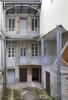 Logis secondaire, deuxième cour, vue d'ensemble de la façade en fond de cour. © Région Bourgogne-Franche-Comté, Inventaire du Patrimoine