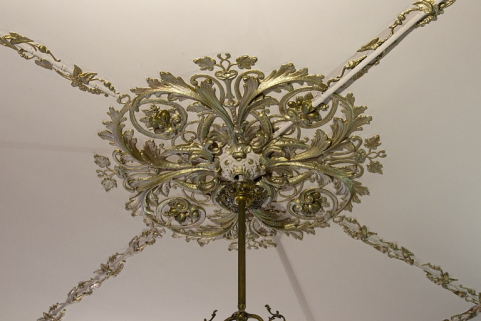 Logis principal, pharmacie : détail de la rosace du plafond. © Région Bourgogne-Franche-Comté, Inventaire du Patrimoine