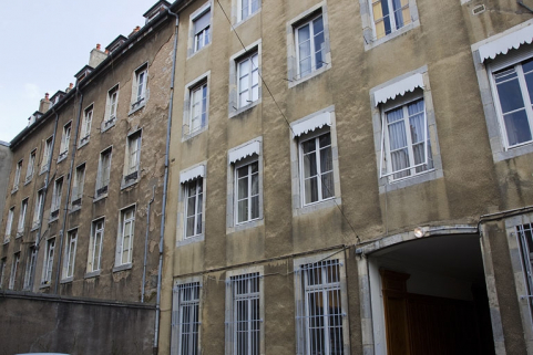 Logis principal, façade postérieure, de trois quarts droit. © Région Bourgogne-Franche-Comté, Inventaire du Patrimoine
