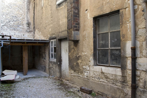 Logis secondaire, détail de la façade postérieure, de trois quarts droit. © Région Bourgogne-Franche-Comté, Inventaire du Patrimoine
